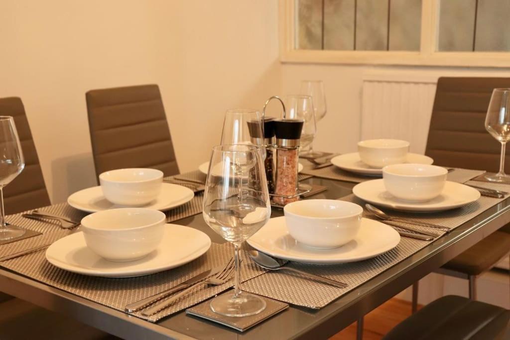 Lovely Staycation With Family Free Parking & Wifi Leeds (West Yorkshire) Exterior foto