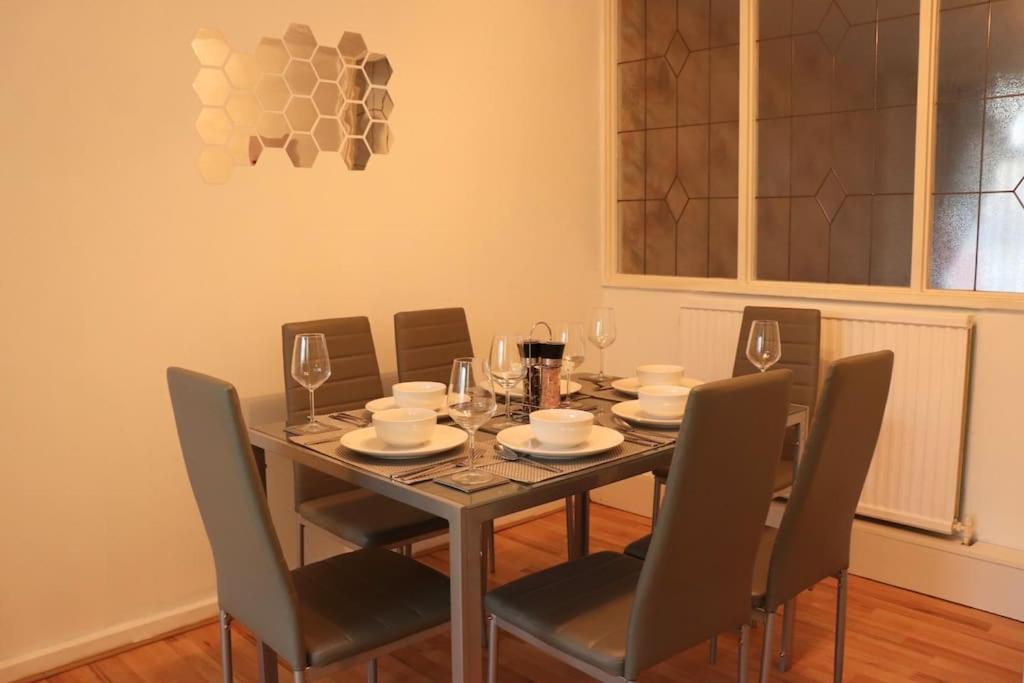 Lovely Staycation With Family Free Parking & Wifi Leeds (West Yorkshire) Exterior foto
