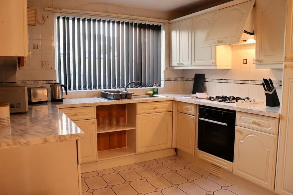 Lovely Staycation With Family Free Parking & Wifi Leeds (West Yorkshire) Exterior foto